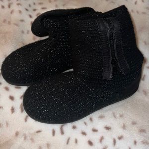 So sweater boots with zipper side can fold down